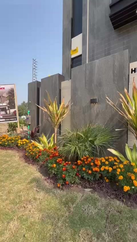 Entrance garden