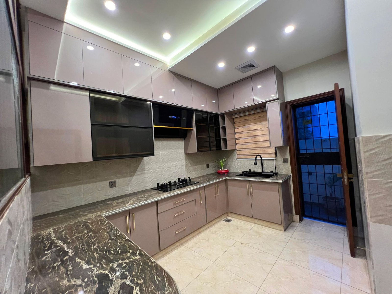 Full kitchen run